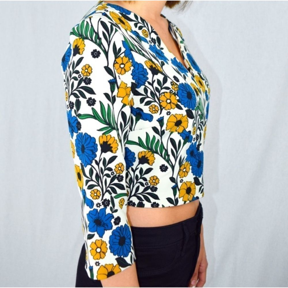 zara Field Flowers Cropped Top V Neck Size M